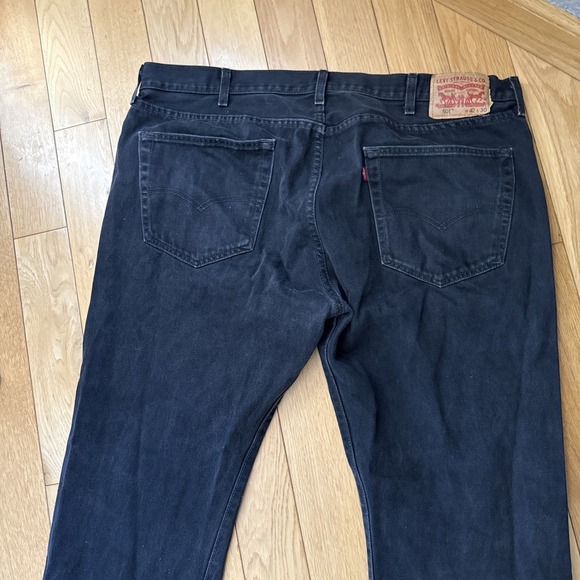 Levi's 501 Black Denim Jeans Mens W42 L30 Classic Fit - Picture 4 of 6